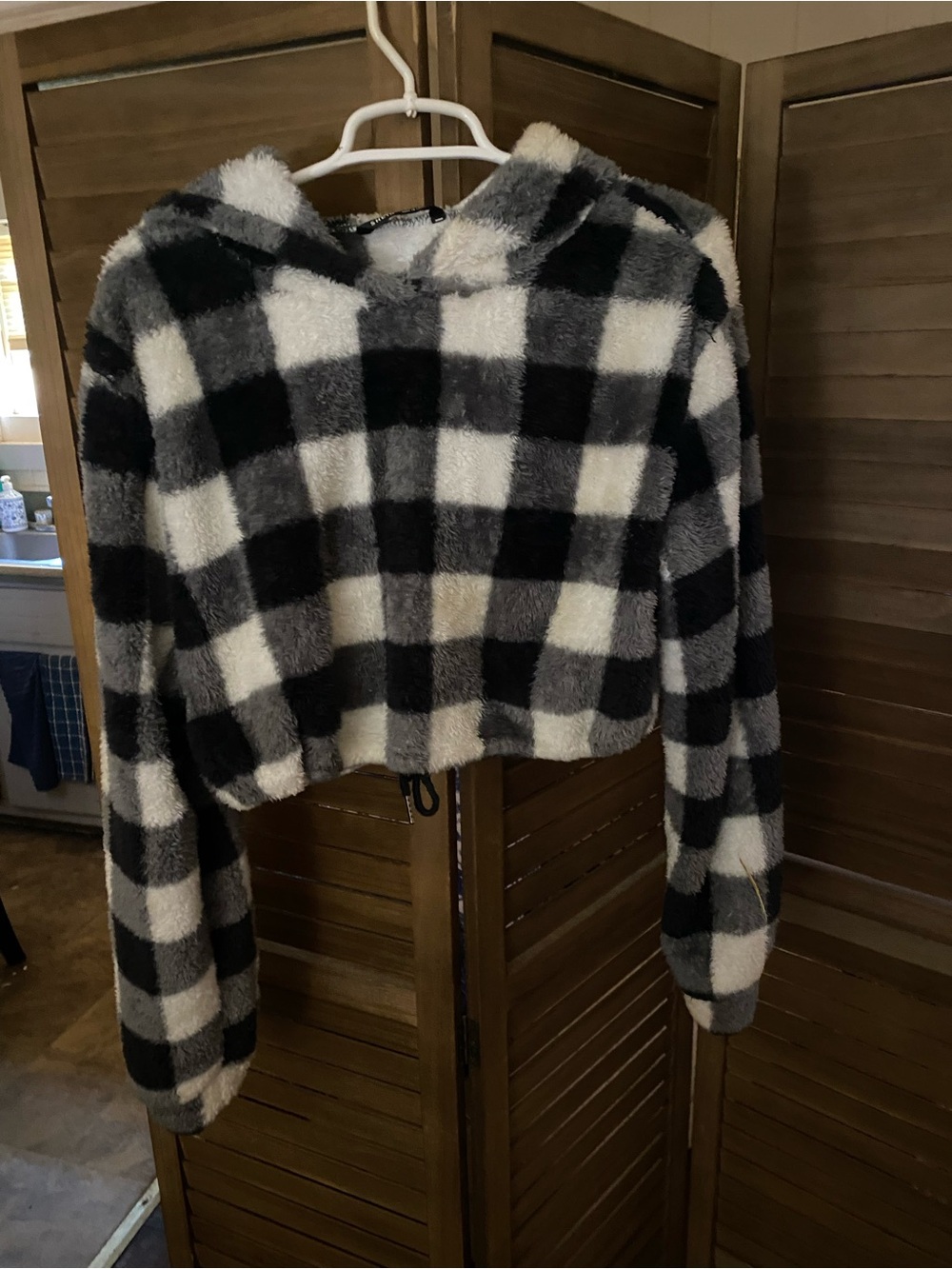Cozy Plaid Hooded cropped Fleece Sweater - Black & White. Size L